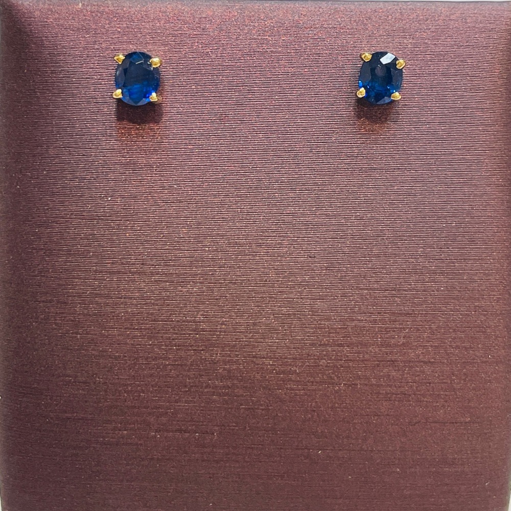 Gorgeous 14k Yellow Gold, Natural Oval Sapphire Stud Earrings